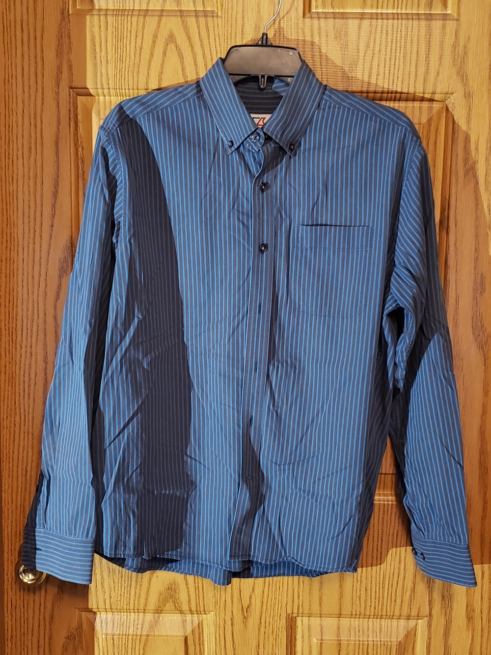 Cutter & Buck Blue Pinstripe Button-Up Shirt. Medium. Long Sleeve. Cotton.